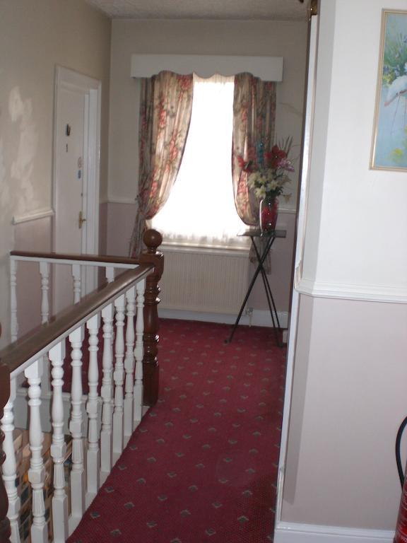 Melville Lodge Gatwick Horley Zewnętrze zdjęcie